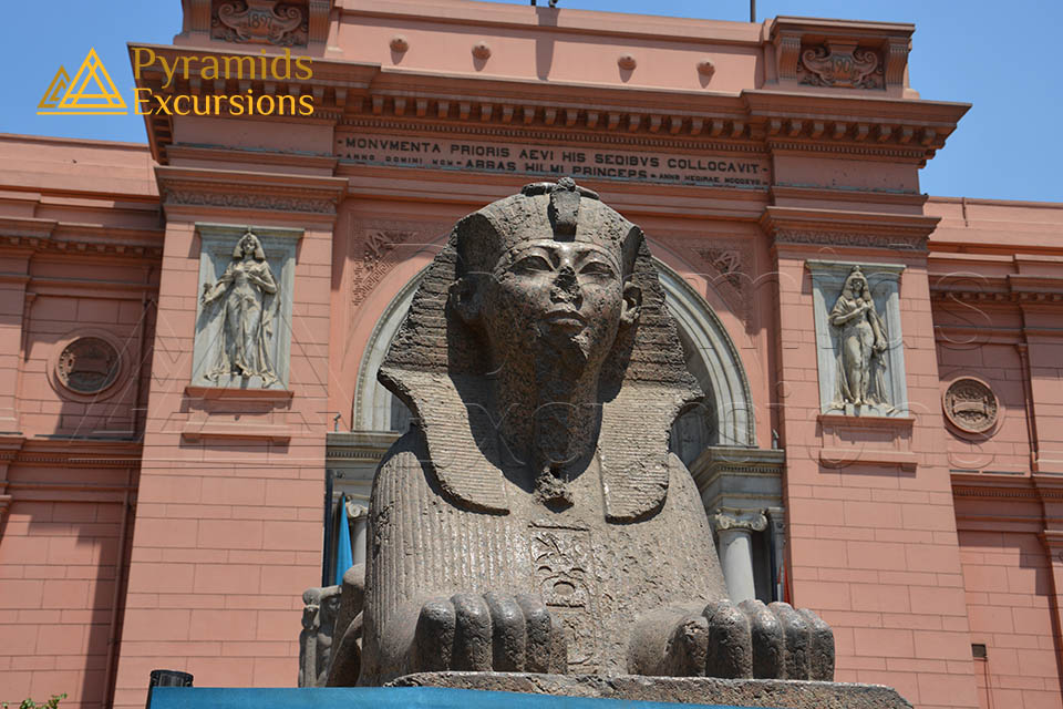Pyramid and Museum Tour