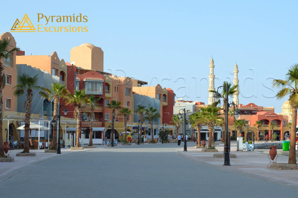 Cairo and Giza Pyramids from Hurghada by Sharing Bus