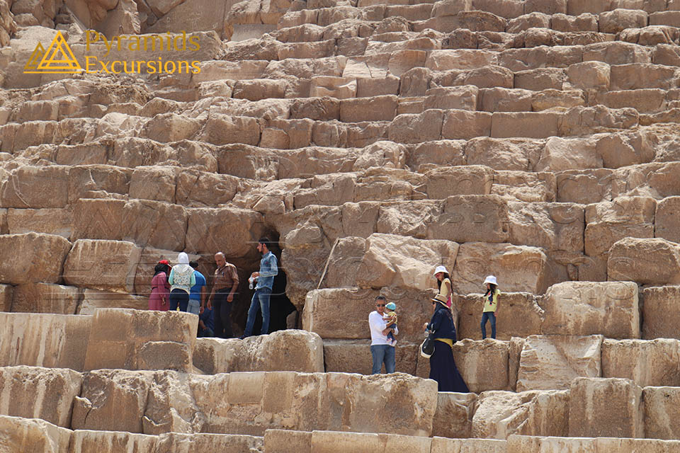 Cairo and Giza Pyramids from Hurghada by Sharing Bus